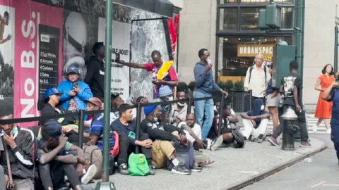 Nueva York enfrenta una crisis humanitaria en sus calles Nueva York enfrenta una crisis humanitaria en sus calles