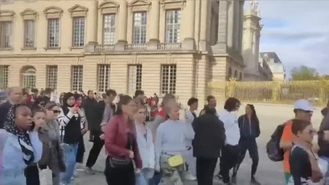 Desalojan el Louvre y el palacio de Versalles por amenaza de bomba Desalojan el Louvre y el palacio de Versalles por amenaza de bomba