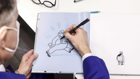 15/06/2022. El dibujante canadiense Seth, seudónimo de Gregory Gallant, dibuja en el Salón del Cómic de València 2022, en la Feria València, a 4 de marzo de 2022.