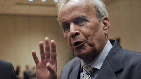 El cubano Ricardo Alarcón saluda durante la Conferencia Permanente de Partidos Políticos de América Latina y el Caribe (COPPPAL)