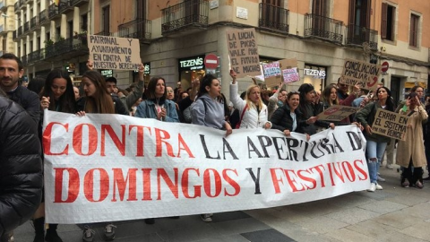 Una manifestació contra l'obertura dels comerços els diumenges a Barcelona.