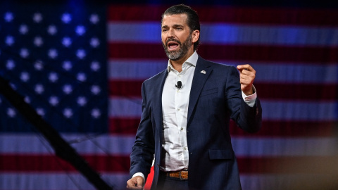 En esta foto de archivo tomada el 27 de febrero de 2022, el hijo del expresidente estadounidense Donald Trump, Donald Trump Jr., habla en la Conferencia de Acción Política Conservadora 2022 (CPAC) en Orlando, Florida. El hijo mayor del expr