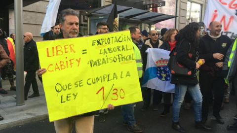 Protesta de taxistas contra Uber y Cabify en Madrid. / FOTOS: NOELIA TABANERA