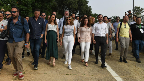 Yolanda Díaz e Inma Nieto, junto con dirigentes y candidatos de Por Andalucía.