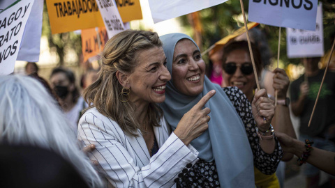 La vicepresidenta del Gobierno y ministra de Trabajo, Yolanda Diaz, durante la celebración de las trabajadoras del hogar este jueves junto al Congreso de los Diputados.