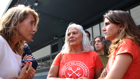 La presidenta de la Taula del Tercer Sector Social, Francina Alsina, i la portaveu de l'Aliança contra la Pobresa Energètica, Maria Campuzano.