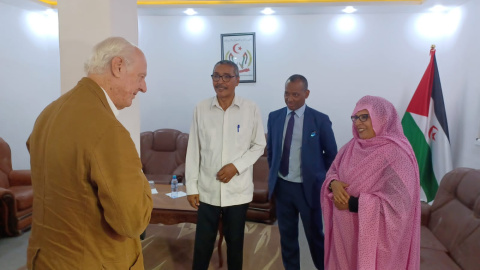 El enviado especial de la ONU para el Sáhara Occidental, Staffan de Mistura, con representantes del Frente Polisario.