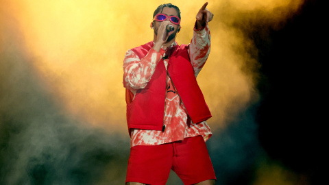 04/09/2022-Bad Bunny actúa en el escenario durante 2022 Made In America en Benjamin Franklin Parkway el 04 de septiembre de 2022 en Filadelfia, Pensilvania.