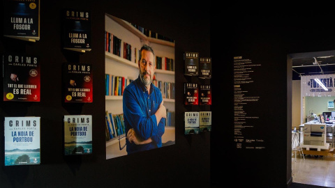 Una zona de l'exposició de Crims on apareix Carles Porta