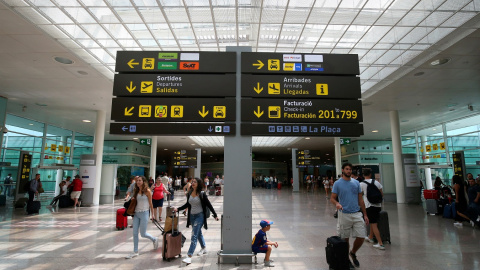 Un panel informativo de los vieles en el aeropuerto aeropuerto de Josep Tarradellas-Barcelona-El Prat. REUTERS/Albert Gea