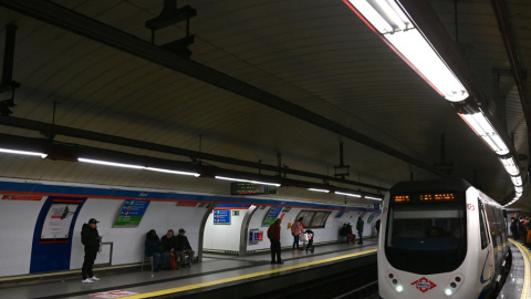 Fotografía del metro de Madrid, en la estación de Sol.