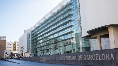Vista exterior del Macba, a Barcelona, en una imatge presa aquesta setmana. MIGUEL VELASCO ALMENDRAL