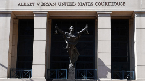 19/08/2022-El Palacio de Justicia Federal Albert V. Bryan se ve durante el juicio del militante del Estado Islámico El Shafee Elsheikh en Alexandria, Virginia, el 19 de agosto de 2022.