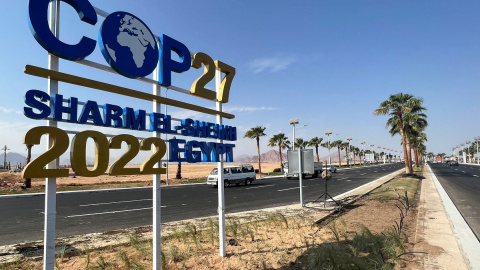 Cartel de la Cumbre del Clima de Egipto en la ciudad de Sharm el-Sheikh.