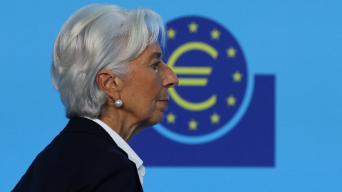 La presidenta del BCE, Christine Lagarde, tras la comparecencia ante los medios posterior a la reunión del Consejo de Gobierno de la entidad en la que se decidió subir los tipos de interés al 2%. REUTERS/Wolfgang Rattay