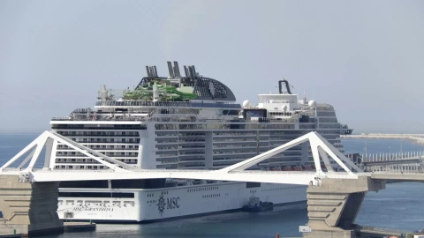 26/06/2021 - Un creuer de la companyia MSC al Port de Barcelona, en una imatge d'arxiu.