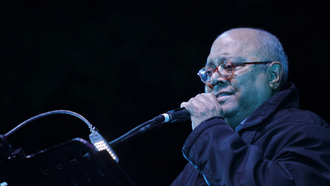 Fotografía de archivo fechada el 18 de noviembre de 2017 que muestra al cantautor cubano Pablo Milanés durante un concierto en la inauguración del festival Chapultepec, en Ciudad de México.