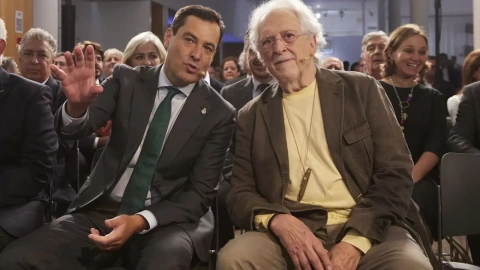 Juanma Moreno y Alejandro Rojas Marcos, este miércoles en Sevilla.
