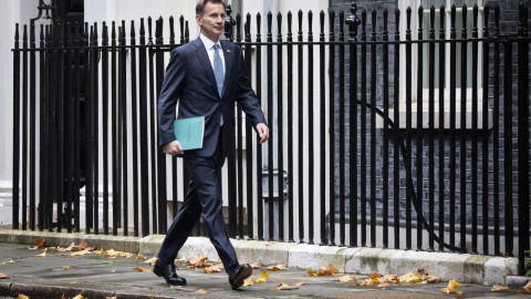 El ministro de Finanzas y responsable de la Hacienda de Reino Unido, Jeremy Hunt, a su llegada a Downing Street este jueves.