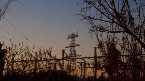 Un poste eléctrico, a 12 de enero de 2021, en Barcelona, Cataluña.