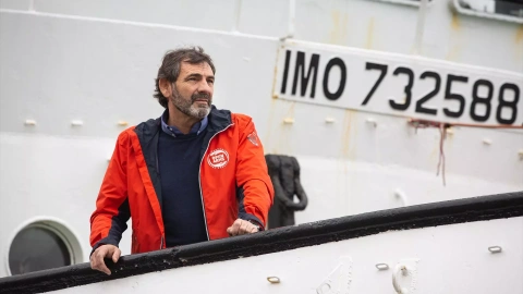 El director de Open Arms, Òscar Camps, en una imagen de 2020 en el puerto de Barcelona.