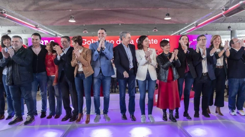El presidente del Gobierno, Pedro Sánchez, junto al expresidente José Luis Rodríguez Zapatero y otros dirigentes del PSOE en un acto celebrado el pasado sábado en Madrid.