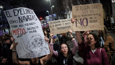 Varias mujeres con carteles durante una manifestación convocada por la Comisión 8M, por el 8M, Día Internacional de la Mujer, a 8 de marzo de marzo de 2023, en Madrid (España). Archivo