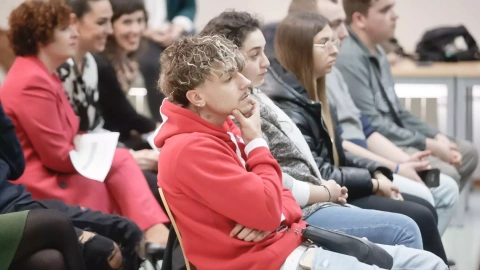 Un grupo de jóvenes durante una de las jornadas de trabajo de Ayuda en Acción para la preparación del informe.