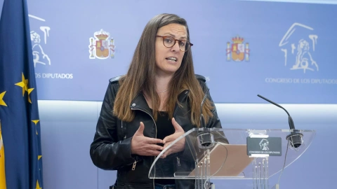 La portavoz de la CUP en el Congreso, Mireia Vehí, durante una rueda de prensa anterior a la reunión de la Junta de Portavoces.