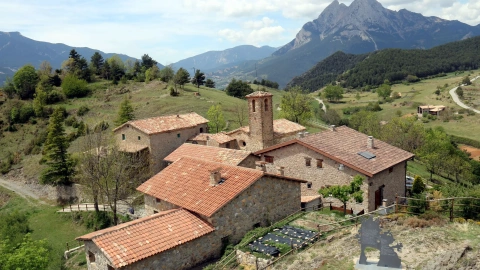 Gisclareny, al nord del Berguedà, és el poble més petit de Catalunya