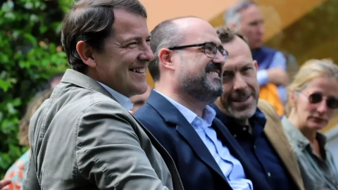 El presidente de la Junta de Castilla y León, Alfonso Fernández Mañueco, participa en un mitin en Ponferrada, a 23 de mayo de 2023.