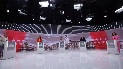 Los cinco candidatos a la presidencia de la Comunidad de Madrid con representación durante el debate electoral celebrado este martes en la sede de Telemadrid.