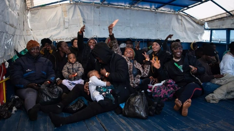 Migrantes rescatados en la costa de Lampedusa, Italia, por una misión humanitaria, a 21 de febrero de 2023.