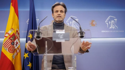 El presidente del grupo parlamentario de Unidas Podemos en el Congreso, Jaume Asens, durante una rueda de prensa en el Congreso de los Diputados, a 7 de febrero de 2023, en Madrid.