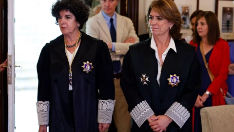 La fiscal de Sala de Derechos Humanos y Memoria Democrática, Dolores Delgado (d) y la fiscal María Ángeles Sánchez Conde (i).