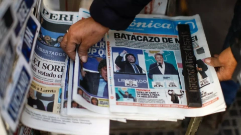 Periódicos en argentina el lunes tras la victoria de Milei