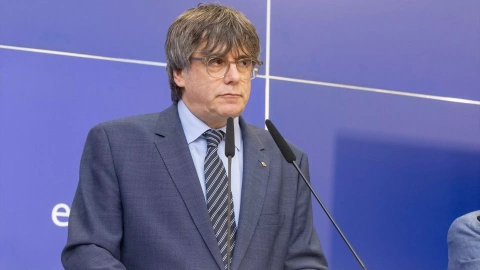 El líder catalán en el exilio Carles Puigdemont fotografiado durante una conferencia de prensa sobre la evaluación de la sentencia del Tribunal de la Unión Europea sobre el levantamiento de la inmunidad europarlamentaria del líder catalán P