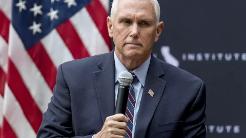 El exvicepresidente de EEUU, Mike Pence, en un evento organizado por el Instituto Lincoln, a 18 de abril de 2023.