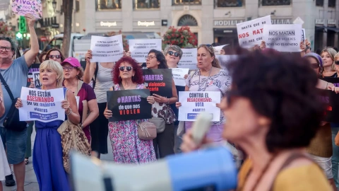 Varias personas protestan contra la violencia de género, en la plaza de Callao, a 20 de julio de 2023, en Madrid