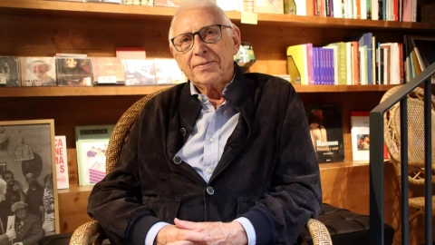 Raimon presentant el seu dietari 'Personal i transferible' a la llibreria ONA de Barcelona