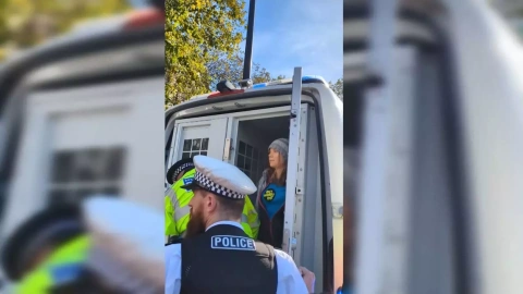 Detienen a Greta Thunberg durante una protesta en Londres