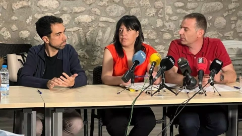 Los tres cabeza de lista de la CUP, ERC y PSC en Ripoll anuncian el pacto de gobierno en la localidad catalana, a 13 de junio de 2023.