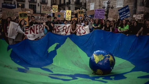 Imagen de archivo de una manifestación de la huelga climática de estudiantes de 2019 en Barcelona.