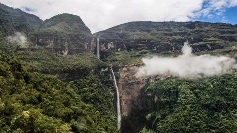 Vista de la cascada Gocta, una de las más largas del mundo, en la provincia de Chachapoyas, región Amazonas, norte de Perú el 16 de marzo de 2017