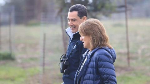 Teresa Ribera y Juan Manuel Moreno Bonilla, en Doñana.