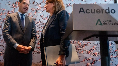 Juan Manuel Moreno y Teresa Ribera, el día de la firma del pacto.