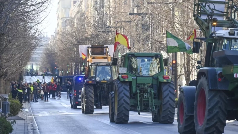 Circulación cortada por la manifestación de agricultores y ganaderos.
