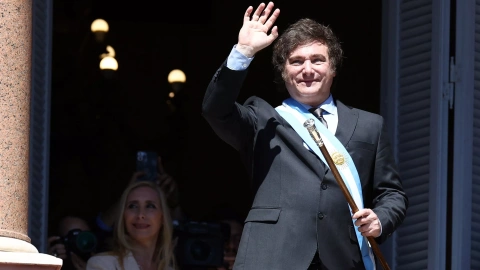 03/01/23- El presidente de Argentina, Javier Milei, en una foto de archivo después de su ceremonia de juramento, en Buenos Aires, Argentina, el 10 de diciembre de 2023.