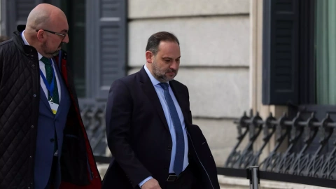 El exministro de Transportes, José Luis Ábalos, junto a su exasesor Koldo García, en Madrid, a 7 de enero de 2020.