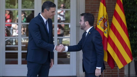 El presidente del Gobierno, Pedro Sánchez, y el de la Generalitat de Catalunya, Pere Aragonés, a su llegada a una reunión, en La Moncloa, a 15 de julio de 2022.